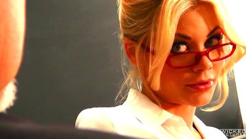 Riley Steele  / Директор обкатывает новую училку.