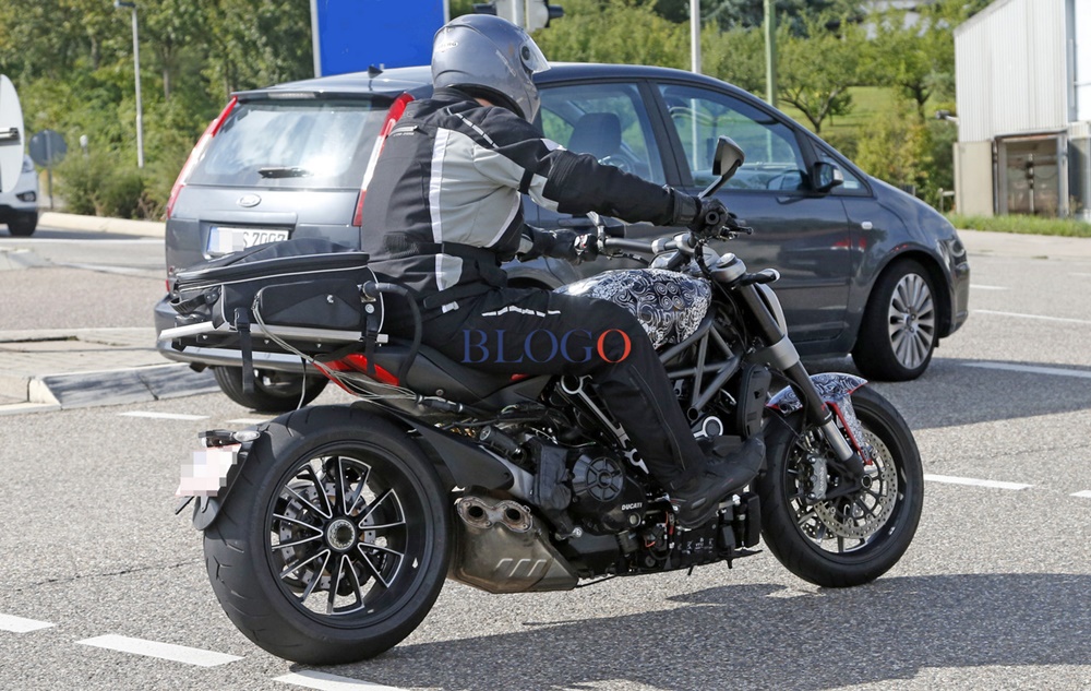 Ducati Diavel Red frame